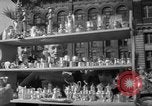 Standbild Flohmarkt New York United States USA, 1963, aus Sekunde 29 historischem Filmmaterial Videoclip 65675042834