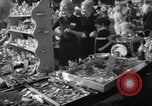 Standbild Flohmarkt New York United States USA, 1963, aus Sekunde 34 historischem Filmmaterial Videoclip 65675042834