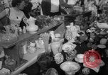 Standbild Flohmarkt New York United States USA, 1963, aus Sekunde 38 historischem Filmmaterial Videoclip 65675042834