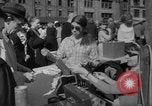 Standbild Flohmarkt New York United States USA, 1963, aus Sekunde 40 historischem Filmmaterial Videoclip 65675042834