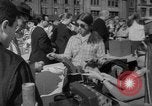 Standbild Flohmarkt New York United States USA, 1963, aus Sekunde 41 historischem Filmmaterial Videoclip 65675042834