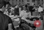 Standbild Flohmarkt New York United States USA, 1963, aus Sekunde 42 historischem Filmmaterial Videoclip 65675042834