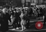 Standbild Flohmarkt New York United States USA, 1963, aus Sekunde 46 historischem Filmmaterial Videoclip 65675042834