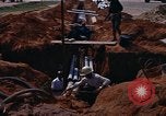 Standbild die Verlegung von Rohrleitungen Thailand, 1966, aus Sekunde 9 historischem Filmmaterial Videoclip 65675042838
