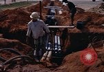 Standbild die Verlegung von Rohrleitungen Thailand, 1966, aus Sekunde 12 historischem Filmmaterial Videoclip 65675042838