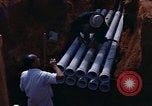 Standbild die Verlegung von Rohrleitungen Thailand, 1966, aus Sekunde 15 historischem Filmmaterial Videoclip 65675042838