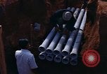 Standbild die Verlegung von Rohrleitungen Thailand, 1966, aus Sekunde 18 historischem Filmmaterial Videoclip 65675042838