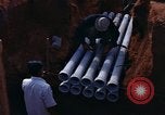 Standbild die Verlegung von Rohrleitungen Thailand, 1966, aus Sekunde 19 historischem Filmmaterial Videoclip 65675042838