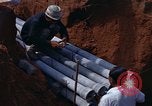 Standbild die Verlegung von Rohrleitungen Thailand, 1966, aus Sekunde 25 historischem Filmmaterial Videoclip 65675042838