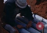 Standbild die Verlegung von Rohrleitungen Thailand, 1966, aus Sekunde 29 historischem Filmmaterial Videoclip 65675042838