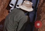 Standbild die Verlegung von Rohrleitungen Thailand, 1966, aus Sekunde 55 historischem Filmmaterial Videoclip 65675042838