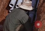 Standbild die Verlegung von Rohrleitungen Thailand, 1966, aus Sekunde 56 historischem Filmmaterial Videoclip 65675042838