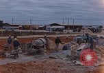 Image le mélange de béton en Thaïlande, 1966, de la seconde 3 séquences d'archives historiques vidéo 65675042839