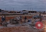 Image le mélange de béton en Thaïlande, 1966, de la seconde 4 séquences d'archives historiques vidéo 65675042839