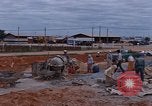 Image le mélange de béton en Thaïlande, 1966, de la seconde 16 séquences d'archives historiques vidéo 65675042839