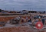 Image le mélange de béton en Thaïlande, 1966, de la seconde 17 séquences d'archives historiques vidéo 65675042839