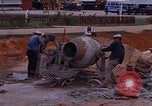 Image le mélange de béton en Thaïlande, 1966, de la seconde 24 séquences d'archives historiques vidéo 65675042839