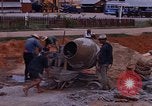 Image le mélange de béton en Thaïlande, 1966, de la seconde 29 séquences d'archives historiques vidéo 65675042839