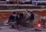 Image le mélange de béton en Thaïlande, 1966, de la seconde 32 séquences d'archives historiques vidéo 65675042839