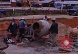 Image le mélange de béton en Thaïlande, 1966, de la seconde 34 séquences d'archives historiques vidéo 65675042839