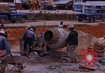 Image le mélange de béton en Thaïlande, 1966, de la seconde 35 séquences d'archives historiques vidéo 65675042839