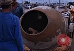 Image le mélange de béton en Thaïlande, 1966, de la seconde 38 séquences d'archives historiques vidéo 65675042839
