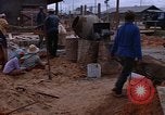 Image le mélange de béton en Thaïlande, 1966, de la seconde 60 séquences d'archives historiques vidéo 65675042839