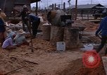Image le mélange de béton en Thaïlande, 1966, de la seconde 61 séquences d'archives historiques vidéo 65675042839