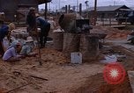 Image le mélange de béton en Thaïlande, 1966, de la seconde 62 séquences d'archives historiques vidéo 65675042839