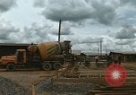 Image le mélange de béton en Thaïlande, 1966, de la seconde 3 séquences d'archives historiques vidéo 65675042840