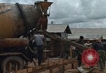 Image le mélange de béton en Thaïlande, 1966, de la seconde 11 séquences d'archives historiques vidéo 65675042840