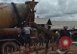 Image le mélange de béton en Thaïlande, 1966, de la seconde 19 séquences d'archives historiques vidéo 65675042840