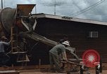 Image le mélange de béton en Thaïlande, 1966, de la seconde 20 séquences d'archives historiques vidéo 65675042840