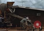 Image le mélange de béton en Thaïlande, 1966, de la seconde 24 séquences d'archives historiques vidéo 65675042840
