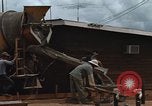 Image le mélange de béton en Thaïlande, 1966, de la seconde 25 séquences d'archives historiques vidéo 65675042840