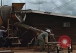 Image le mélange de béton en Thaïlande, 1966, de la seconde 26 séquences d'archives historiques vidéo 65675042840