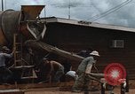 Image le mélange de béton en Thaïlande, 1966, de la seconde 27 séquences d'archives historiques vidéo 65675042840