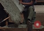 Image le mélange de béton en Thaïlande, 1966, de la seconde 41 séquences d'archives historiques vidéo 65675042840
