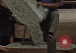 Image le mélange de béton en Thaïlande, 1966, de la seconde 43 séquences d'archives historiques vidéo 65675042840