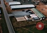 Image véhicules à base aérienne de en Thaïlande, 1967, de la seconde 13 séquences d'archives historiques vidéo 65675042844
