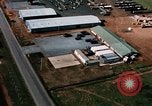 Image véhicules à base aérienne de en Thaïlande, 1967, de la seconde 14 séquences d'archives historiques vidéo 65675042844