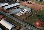 Image véhicules à base aérienne de en Thaïlande, 1967, de la seconde 19 séquences d'archives historiques vidéo 65675042844
