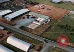 Image véhicules à base aérienne de en Thaïlande, 1967, de la seconde 21 séquences d'archives historiques vidéo 65675042844