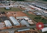 Image véhicules à base aérienne de en Thaïlande, 1967, de la seconde 32 séquences d'archives historiques vidéo 65675042844