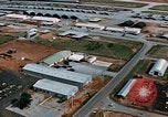 Image véhicules à base aérienne de en Thaïlande, 1967, de la seconde 49 séquences d'archives historiques vidéo 65675042844
