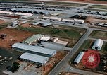 Image véhicules à base aérienne de en Thaïlande, 1967, de la seconde 50 séquences d'archives historiques vidéo 65675042844