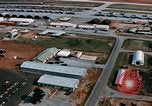 Image véhicules à base aérienne de en Thaïlande, 1967, de la seconde 54 séquences d'archives historiques vidéo 65675042844