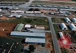 Image véhicules à base aérienne de en Thaïlande, 1967, de la seconde 62 séquences d'archives historiques vidéo 65675042844