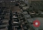 Standbild Vereinigten Staaten militärische Fahrzeuge Thailand, 1965, aus Sekunde 21 historischem Filmmaterial Videoclip 65675042861