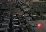 Standbild Vereinigten Staaten militärische Fahrzeuge Thailand, 1965, aus Sekunde 22 historischem Filmmaterial Videoclip 65675042861